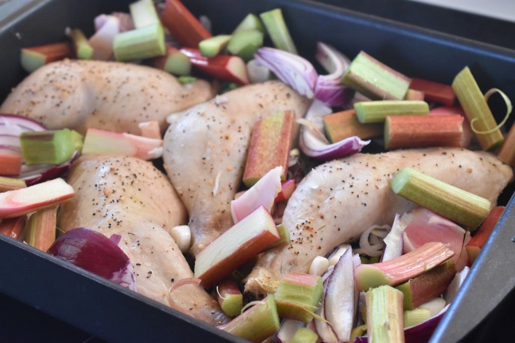 Kylling med rabarber og rødløg i ovn - opskrift