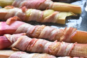 Rabarber med bacon opskrift til grill eller ovn