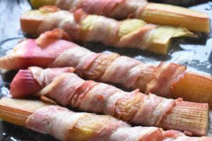 Rabarber med bacon opskrift til grill eller ovn