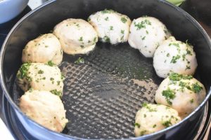 Pull apart hvidløgsbrød - opskrift på madbrød