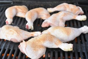 Kyllingelår på grill - opskrift på grillet kylling