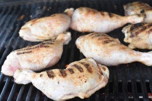 Kyllingelår på grill - hele kyllingeoverlår 