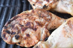 Kyllingelår på grill - hele kyllingeoverlår 