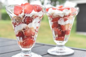 Jordbærtrifli opskrift - nem trifli med makroner