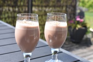 DSC_2309 • nogetiovnen.dk Milkshake med is & kakaomælk - nem opskrift