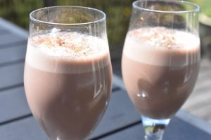 DSC_2311 • nogetiovnen.dk Milkshake med is & kakaomælk - nem opskrift
