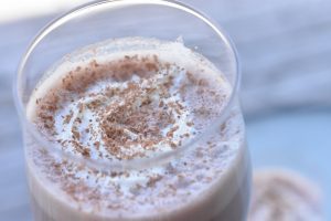 DSC_2314 • nogetiovnen.dk Milkshake med is & kakaomælk - nem opskrift