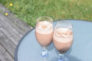 DSC_2322 • nogetiovnen.dk Milkshake med is og kakaomælk nem opskrift