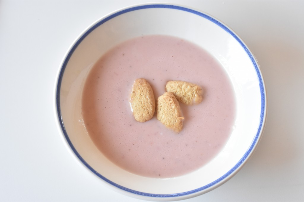 Jordbærkoldskål - lækker koldskål med jordbær