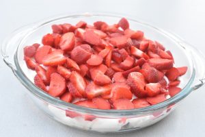 Jordbærkage med makroner - no bake cake