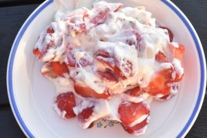 Jordbærkage med makroner - no bake cake
