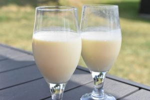 Koldskål - opskrift på hjemmelavet kærnemælkskoldskål