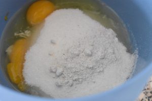 Kokoskage med rabarber nem lækker opskrift