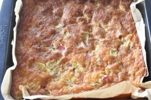 Kokoskage med rabarber nem lækker opskrift 