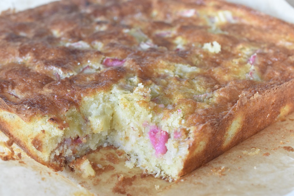 Kokoskage med rabarber nem lækker opskrift