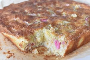 Kokoskage med rabarber nem lækker opskrift 