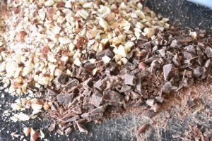 Tuc kage - opskrift med nødder og chokolade