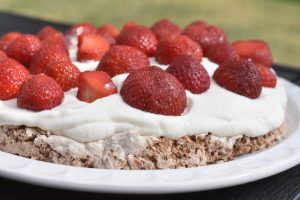 Tuc kage - opskrift med nødder og chokolade