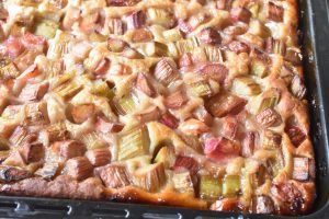 Rabarberkage uden æg - bradepandekage