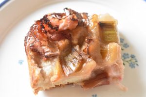 Rabarberkage uden æg - bradepandekage