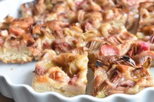 Rabarberkage uden æg - bradepandekage