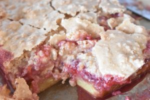 Makronsnitter med makroner og jordbær