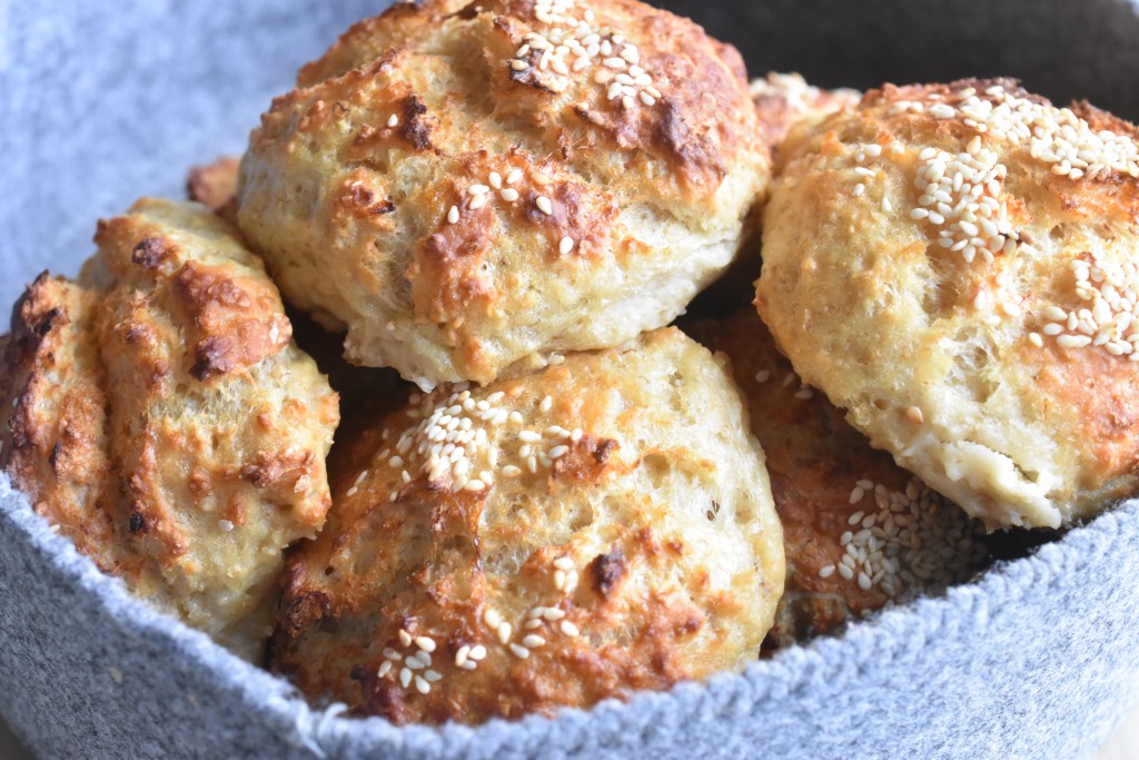 Havregrynsboller med yoghurt - koldhævede