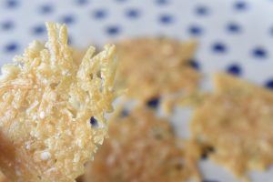 DSC_2609 • nogetiovnenstaging.com Parmesanchips opskrift - chips af parmesan