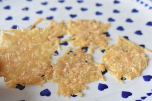 DSC_2617 • nogetiovnenstaging.com Parmesanchips opskrift - chips af parmesan