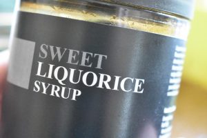 Lakridskage med lakridssirup - nem opskrift