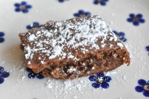 Lakridskage med lakridssirup - nem opskrift