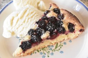 Brombærkage - god nem kage med brombær