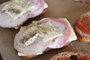 Toast i ovn med ost og skinke - parisertoast