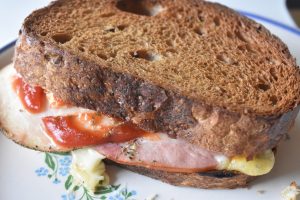 Toast i ovn med ost og skinke - parisertoast