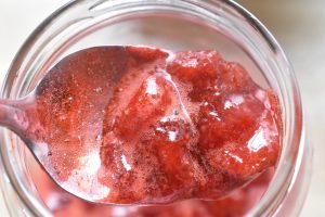 Jordbærkompot til skyr og dessert nem opskrift