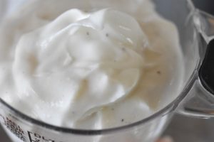 Skyr dessert med flødeskum og vanilje - nem
