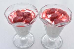 Skyr dessert med flødeskum og vanilje - nem