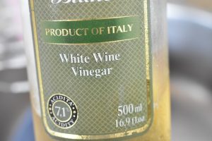 Pavlova opskrift - nem pavlova kage med bær, banan og fløde