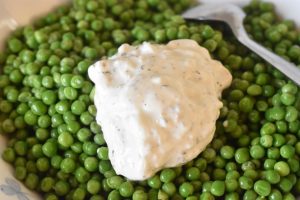 Ærtesalat med flødeost - nem hurtig salat