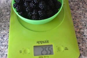 Brombærkage - god nem kage med brombær