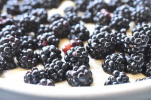 Brombærkage - god nem kage med brombær