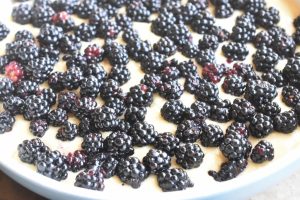 Brombærkage - god nem kage med brombær