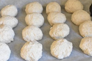 Boller uden gær - grove scones med tykmælk