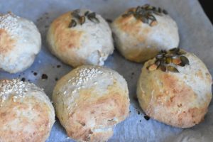 Boller uden gær - grove scones med tykmælk