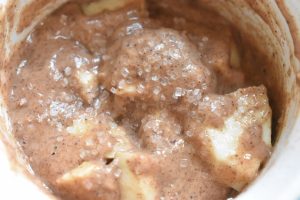 Kage i kop med æble og kanel - i mikroovn