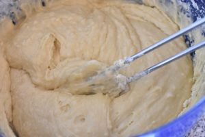 Brombærkage med æbler & marcipan opskrift