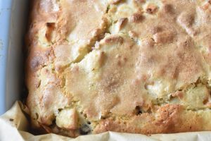 Brombærkage med æbler & marcipan opskrift