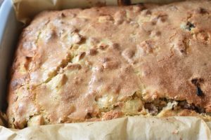 Brombærkage med æbler & marcipan opskrift 