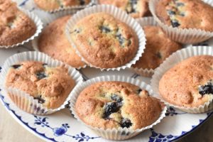 DSC_0198 • nogetiovnen.dk Makronmuffins med brombær - makronkager