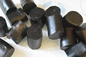 Lakridssmåkager med lakridspulver - opskrift